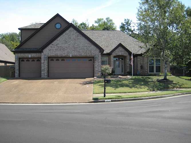 1318 Crossmont Cv794ACordovaMeticulously maintained home that features 4 bedrooms, 2 1/2 baths; plus large bonus room that has...Shelby10157131TNWoodlands Trail Ph338016home for sale$355,000 Photo 1