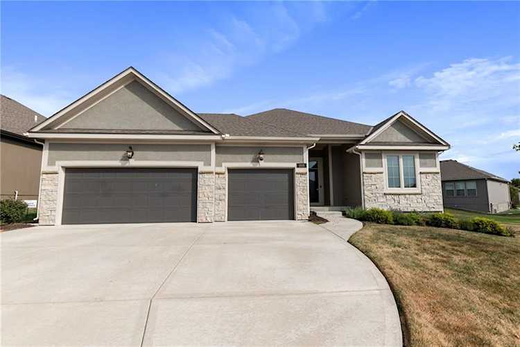 1918 NE 111th Ct Kansas City, MO 64155