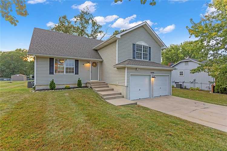 10406 N Walnut St Kansas City, MO 64155 | MLS 2453862 Photo 1