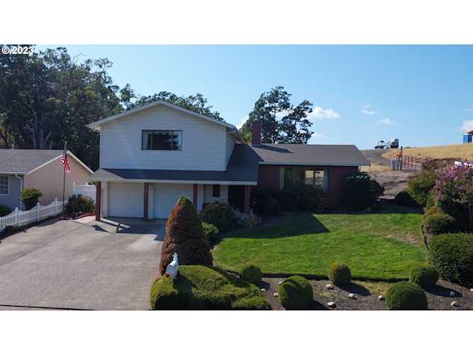 2196 NW Andrea ST Roseburg, OR 97471