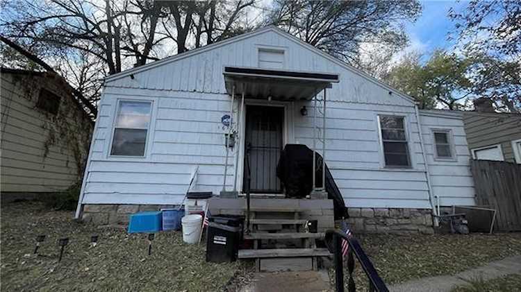 1610 Elmwood Ave Kansas City, MO 64127