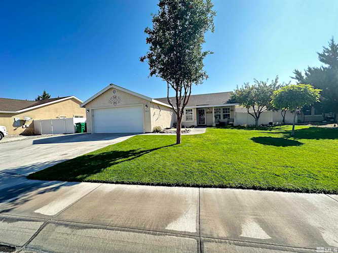 1453 Grey Bluffs Dr Fernley, NV 89408
