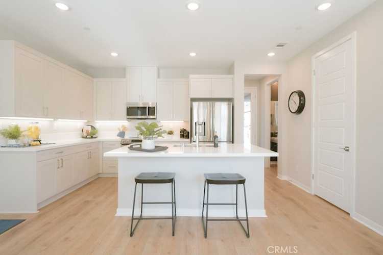1446 W Plaza Del Amo Torrance, CA 90501