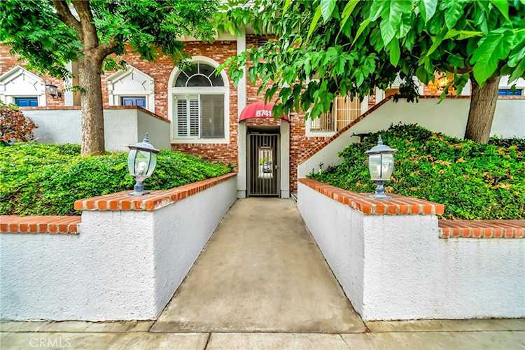 8741 Darby Ave #5 Northridge, CA 91325 | MLS SR23175391 Photo 1