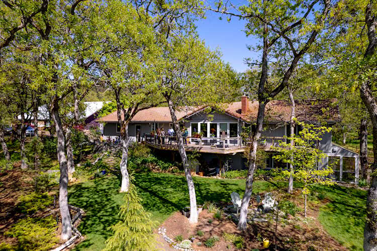 1010 McDonough Rd Gold Hill, OR 97525