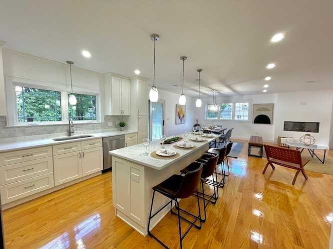 866 Salem St Groveland, MA 01834