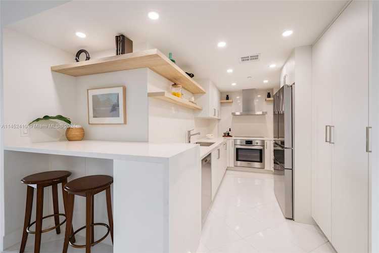 90 Edgewater Dr #715 Coral Gables, FL 33133