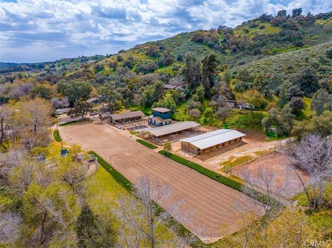 4571 S Mission Road Fallbrook, CA 92028