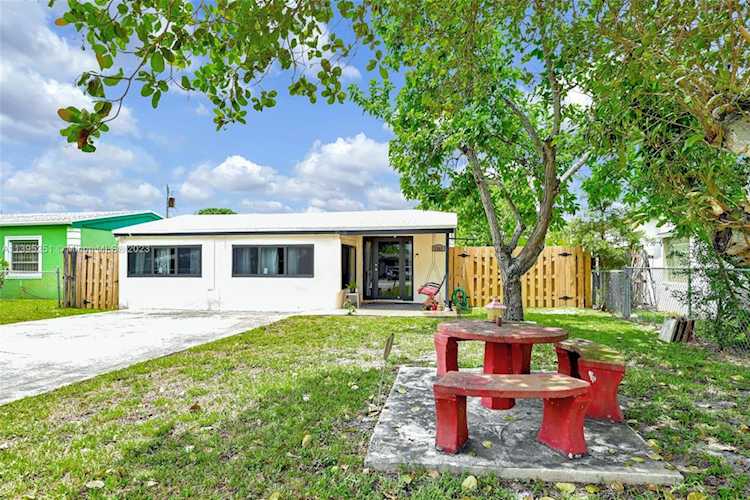 1763 NE 181st St North Miami Beach, FL 33162