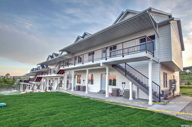 939 N Harbor Village Dr E Garden City, UT 84028