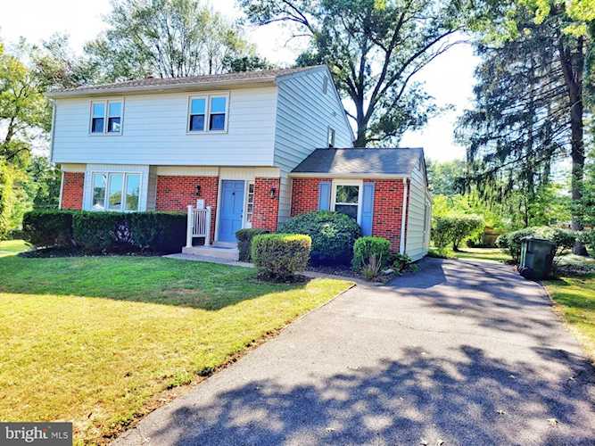 6 Lynn Dr Newark, DE 19711