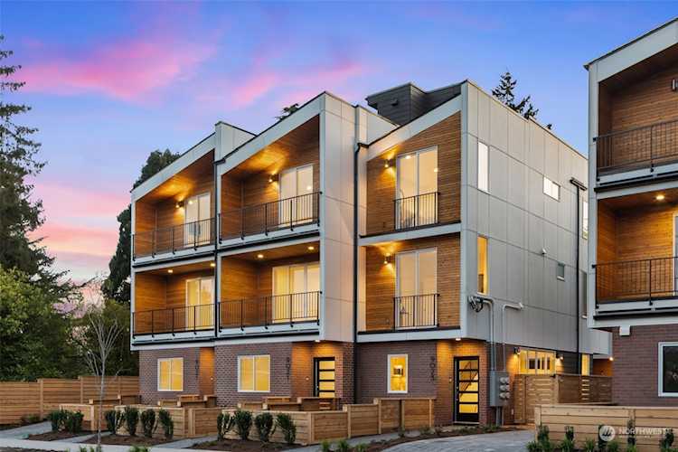 9017 12th Ave NW Seattle, WA 98117