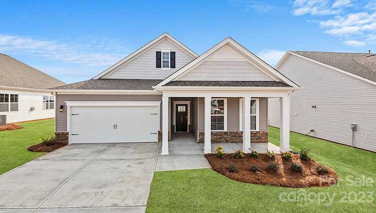 185 Thornberry Rd Hendersonville, NC 28792