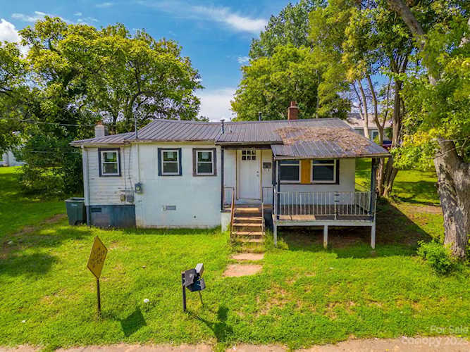 304 S Derby Ave Newton, NC 28658 | MLS 4071598 Photo 1