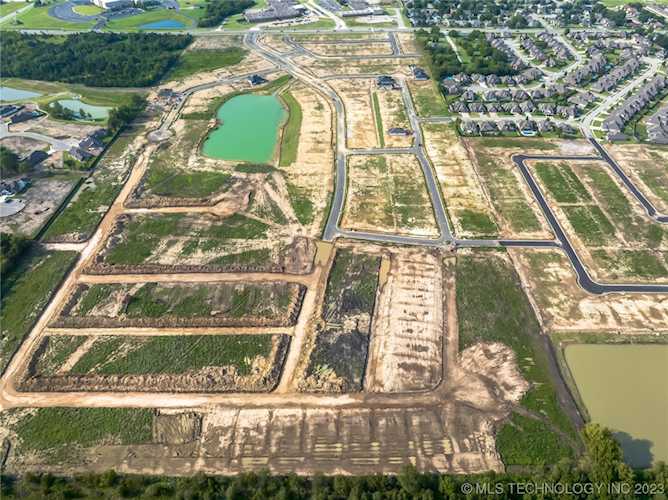 2902 W Phoenix Place Broken Arrow, OK 74011