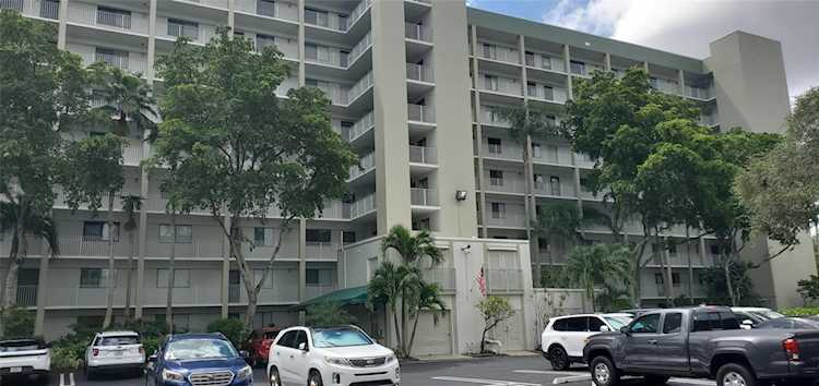 2240 N Cypress Bend Dr #204 Pompano Beach, FL 33069
