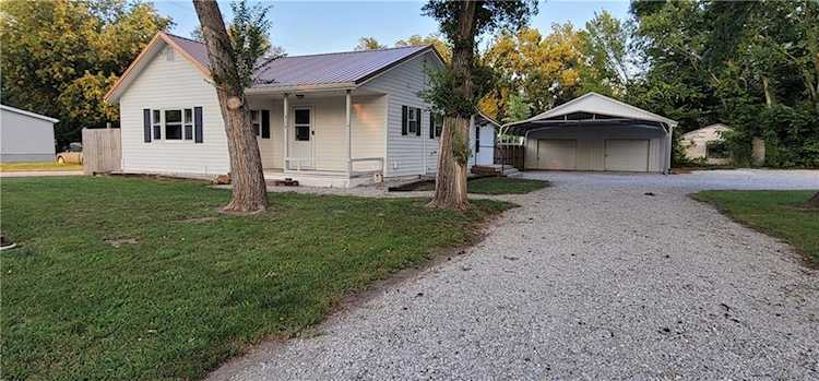 210 N 7th St Deepwater, MO 64740 | MLS 2455961 Photo 1