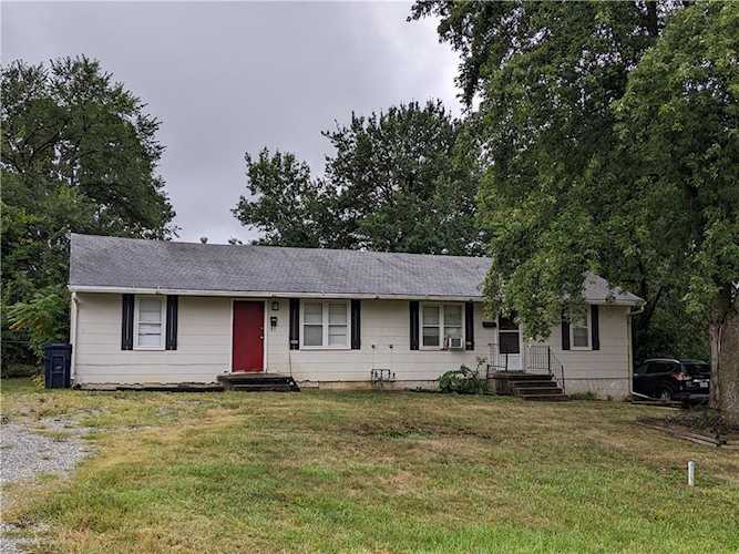 301-303 E Mckissock St Knob Noster, MO 65336 | MLS 2456137 Photo 1