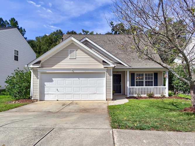 5921 Hidden Meadow Ln Charlotte, NC 28269 | MLS 4072344 Photo 1