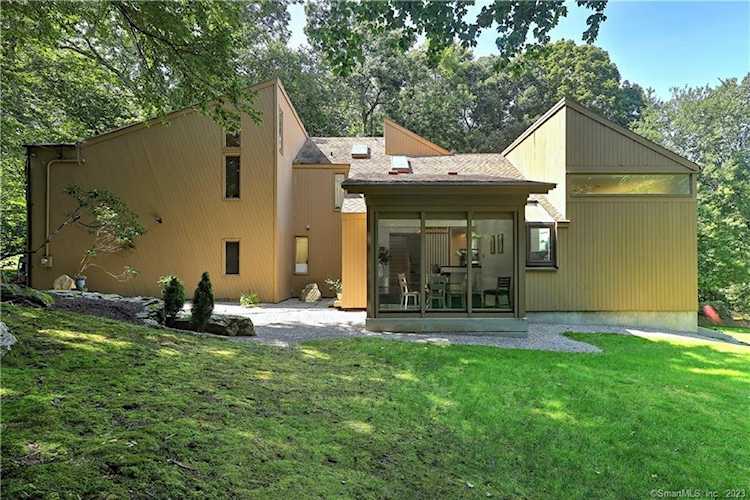 32 Nettleton Dr Woodbridge, CT 06525