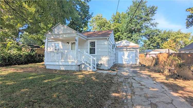118 N Rogers St Independence, MO 64050 | MLS 2455910 Photo 1