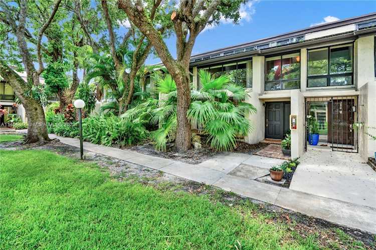 19212 NE 25th Ave #283D Miami, FL 33180