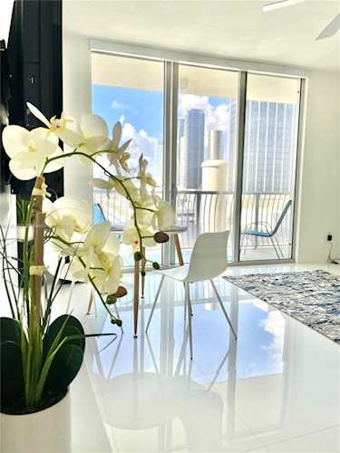 1750 N Bayshore Dr #1212 Miami, FL 33132
