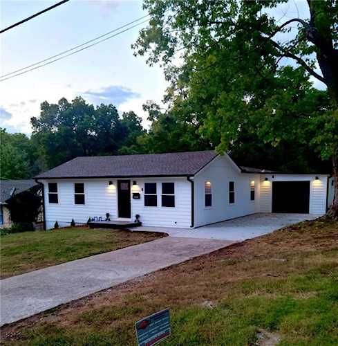 11128 E 27th St Independence, MO 64052 | MLS 2455959 Photo 1