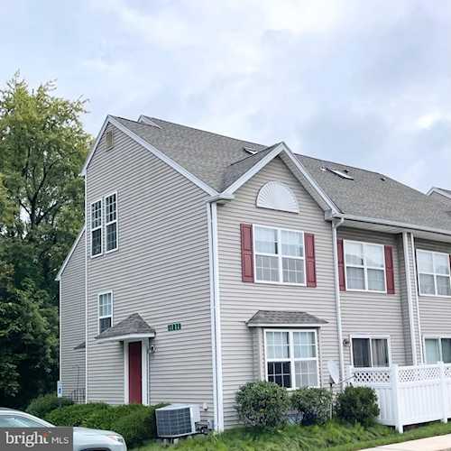 3 Horseshoe Dr Douglassville, PA 19518
