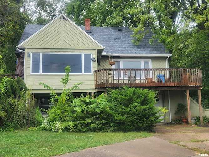 2603 Woodland Dr Le Claire, IA 52753