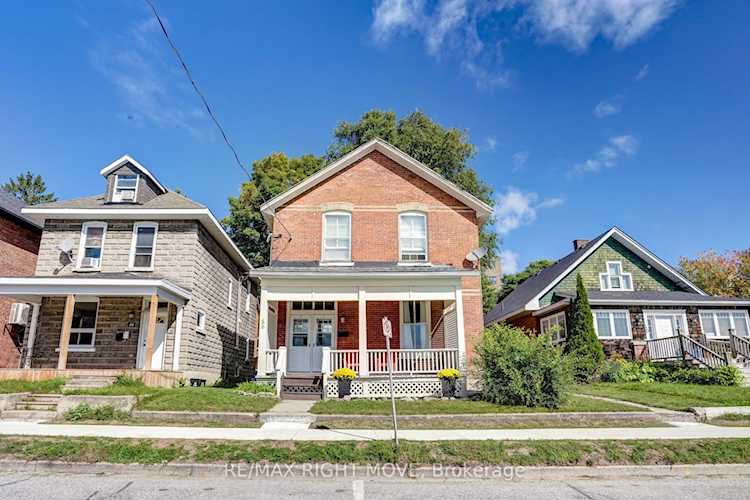 56 Nottawasaga St Orillia, ON L3V 3J4