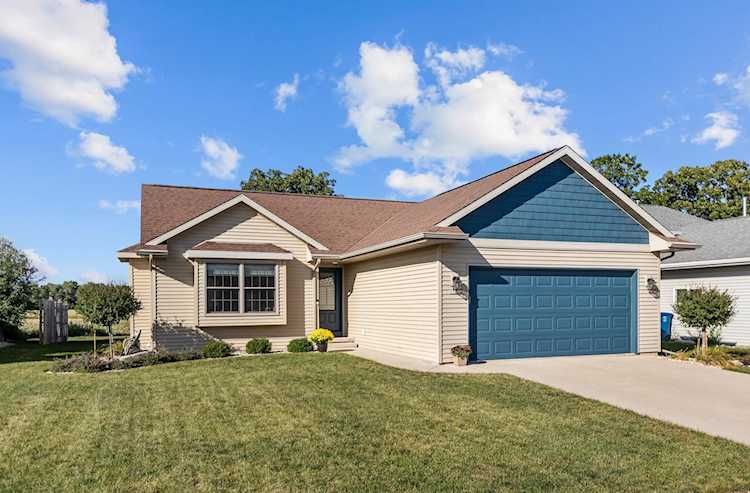 3300 Mockingbird Way Oshkosh, City of Oshkosh, WI 54904-7339