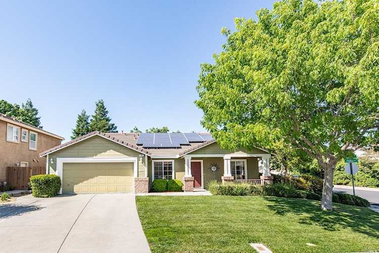 585 Christine Drive in Vacaville, CA Photo 1