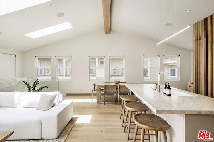 504 Palm Dr Hermosa Beach, CA 90254