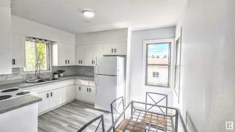 11123 118 Street Edmonton, AB T5G 2W8