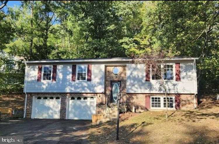 17989 Possum Point Rd Dumfries, VA 22026