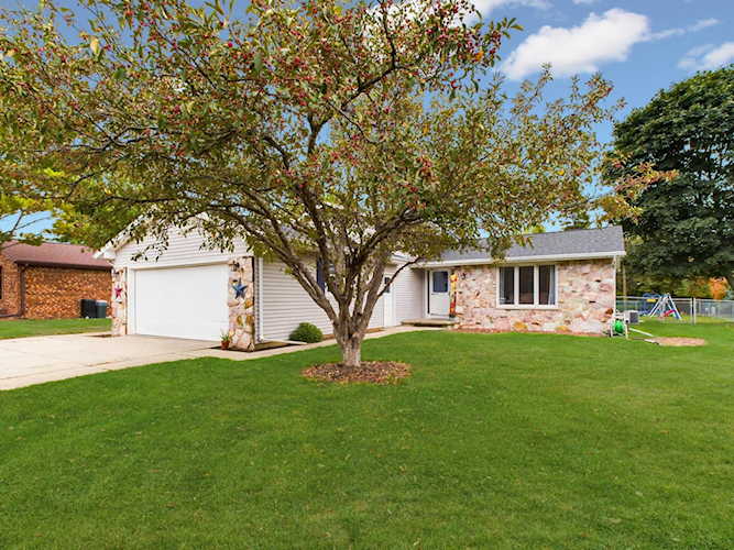 1681 Oakview Dr Neenah, Village of Fox Crossing, WI 54956
