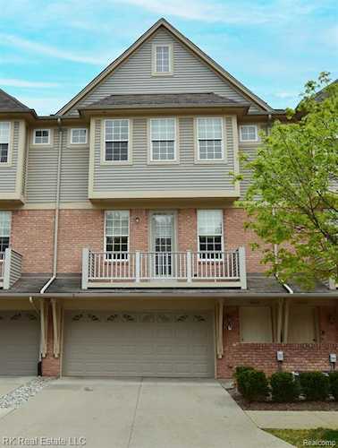 56640 Longhorn Dr Shelby Twp, MI 48316