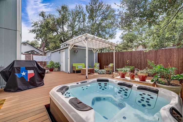 12902 Debarr DR Austin, TX 78729
