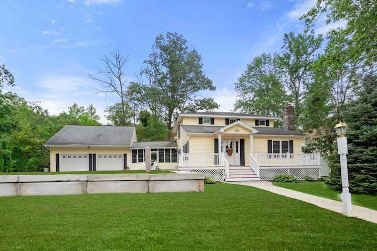 23 Arnold Road Douglas, MA 01516