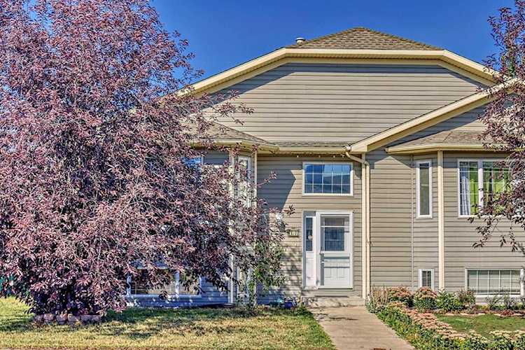 10 Westlake Glen Strathmore, AB T1P1W8