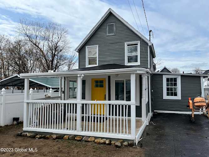139 Division St Schenectady, NY 12304