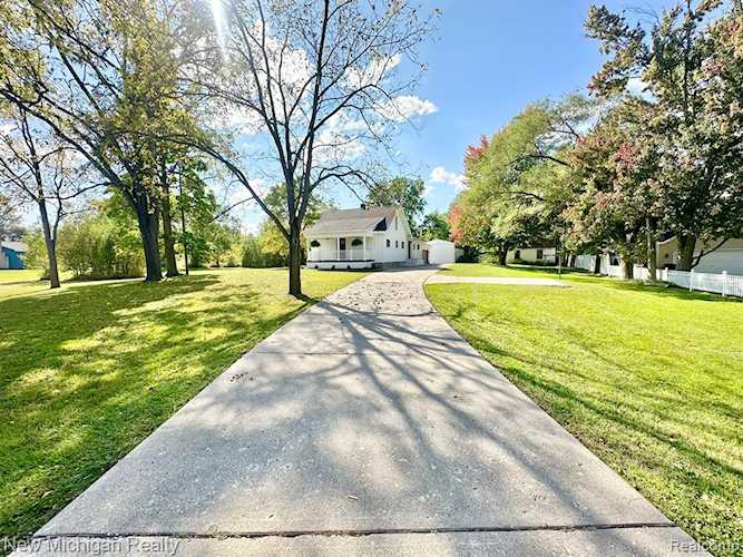5134 Wakefield Rd in Grand Blanc Twp, MI Photo 1