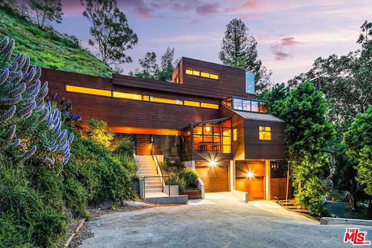 10443 Corfu Ln Los Angeles, CA 90077