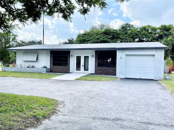 9 NW 45th Ave Plantation, FL 33317