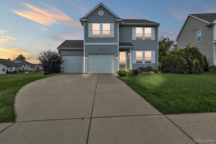 335 Sunbury Dr Howell Twp, MI 48855