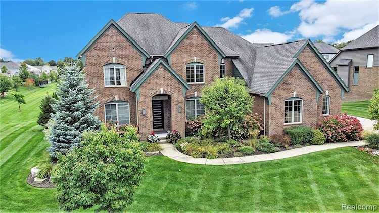 1015 Sheffield Park Ln Oakland, MI 48363