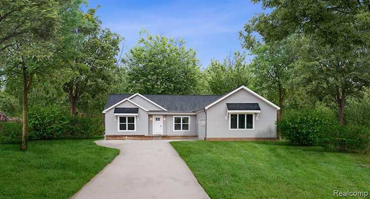 3673 Crooks Rd Rochester Hills, MI 48309