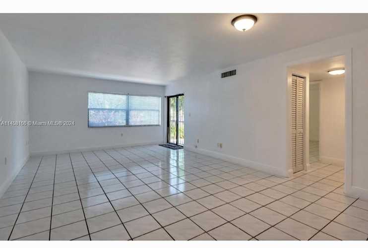 280 W Park Dr #102-6 Miami, FL 33172