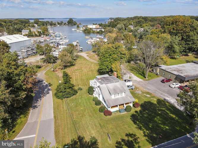 1462 Snug Harbor Rd Shady Side, MD 20764